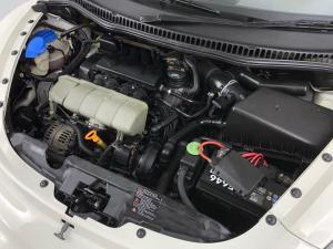 Volkswagen Beetle 2.0 Cabriolet - Image 8