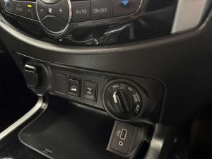 Nissan Navara 2.5DDTI LE/LE Plus 4X4 automatic D/C - Image 17