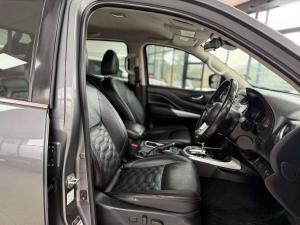 Nissan Navara 2.5DDTI LE/LE Plus 4X4 automatic D/C - Image 19