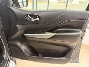 Nissan Navara 2.5DDTI LE/LE Plus 4X4 automatic D/C - Image 20
