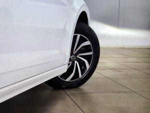 Volkswagen Polo hatch 1.0TSI Life auto - Image 19