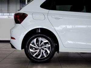 Volkswagen Polo hatch 1.0TSI Life auto - Image 31