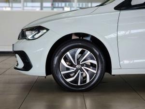 Volkswagen Polo hatch 1.0TSI Life auto - Image 33