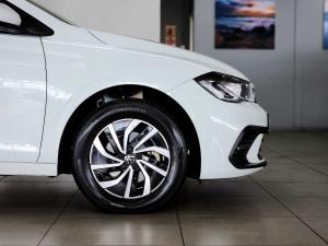 Volkswagen Polo hatch 1.0TSI Life auto - Image 34