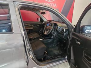 Toyota Vitz 1.0 XR manual - Image 12