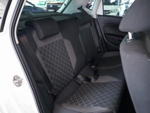 Volkswagen Polo Vivo hatch 1.6 Style - Image 15