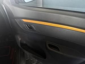 Renault Kwid 1.0 10 Anniversary Edition auto - Image 19
