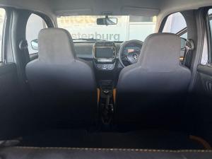 Renault Kwid 1.0 10 Anniversary Edition auto - Image 20