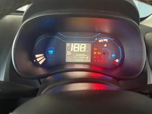 Renault Kwid 1.0 10 Anniversary Edition auto - Image 29
