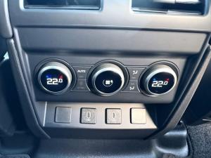 Land Rover Defender 110 D350 X-Dynamic HSE - Image 28