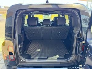 Land Rover Defender 110 D350 X-Dynamic HSE - Image 9