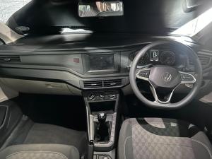 Volkswagen Polo sedan 1.6 manual - Image 12