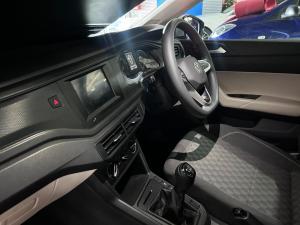 Volkswagen Polo sedan 1.6 manual - Image 7