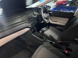 Volkswagen Polo sedan 1.6 manual - Image 9