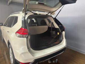 Nissan X-Trail 2.5 4x4 Acenta Tech - Image 9