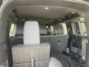 Land Rover Defender 110 D350 X-Dynamic HSE - Image 12