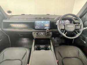 Land Rover Defender 110 D350 X-Dynamic HSE - Image 17