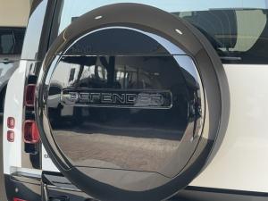 Land Rover Defender 110 D350 X-Dynamic HSE - Image 18