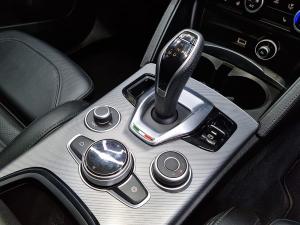 Alfa Romeo Stelvio 2.0T Veloce Q4 - Image 15