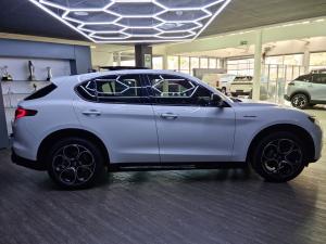 Alfa Romeo Stelvio 2.0T Veloce Q4 - Image 23