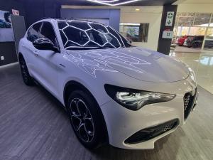 Alfa Romeo Stelvio 2.0T Veloce Q4 - Image 3