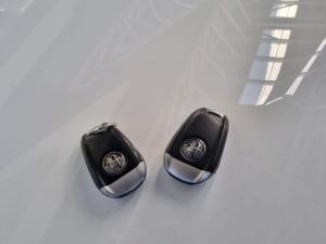 Alfa Romeo Stelvio 2.0T Veloce Q4 - Image 4