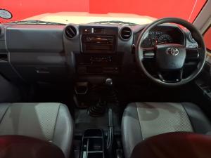 Toyota Land Cruiser 79 4.2D single cab - Image 6