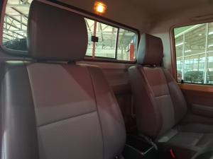 Toyota Land Cruiser 79 4.2D single cab - Image 10