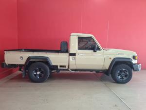 Toyota Land Cruiser 79 4.2D single cab - Image 3