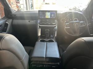 Toyota Land Cruiser 300 3.3D ZX - Image 6