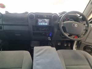 Toyota Land Cruiser 79 4.5D-4D LX V8 single cab - Image 6