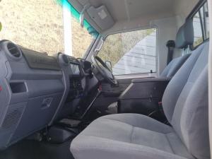 Toyota Land Cruiser 79 4.5D-4D LX V8 single cab - Image 7