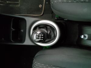 Toyota Vitz 1.0 XR manual - Image 12
