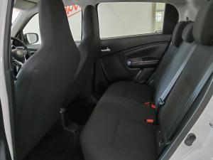 Toyota Vitz 1.0 XR manual - Image 15