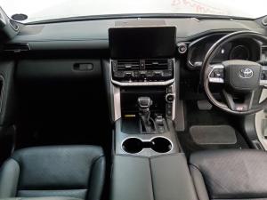 Toyota Land Cruiser 300 3.3D GR-Sport - Image 6