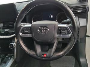 Toyota Land Cruiser 300 3.3D GR-Sport - Image 8