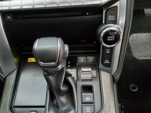 Toyota Land Cruiser 300 3.3D GR-Sport - Image 13