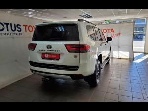 Toyota Land Cruiser 300 3.3D GR-Sport - Image 2