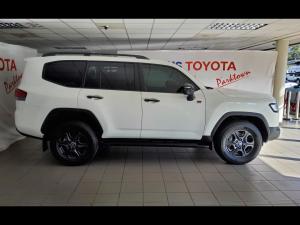 Toyota Land Cruiser 300 3.3D GR-Sport - Image 3