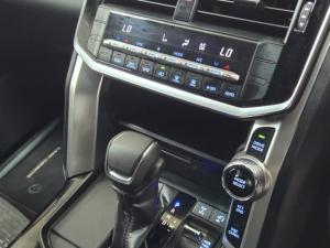 Toyota Landcruiser 300 V6 3.3D GX-R - Image 10