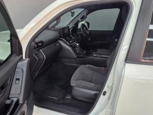 Toyota Landcruiser 300 V6 3.3D GX-R - Image 7