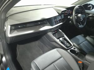 Audi A3 sedan 35TFSI S line - Image 11