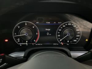 Volkswagen Touareg V6 TDI Executive R-Line - Image 13