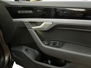 Volkswagen Touareg V6 TDI Executive R-Line - Image 19