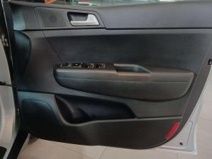 Kia Sportage 2.0 Crdi Ignite + automatic - Image 12