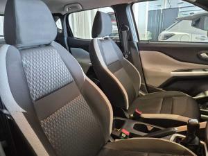 Nissan Magnite 1.0 Visia auto - Image 11