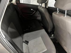 Volkswagen Polo Vivo hatch 1.6 Highline - Image 7