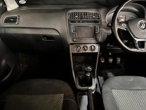 Volkswagen Polo Vivo hatch 1.6 Highline - Image 8