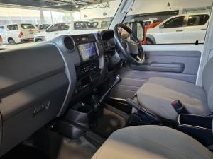 Toyota Land Cruiser 79 2.8GD-6 single cab manual - Image 7