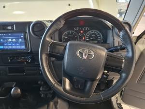 Toyota Land Cruiser 79 2.8GD-6 single cab manual - Image 8